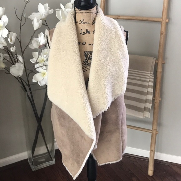 Velvet by Graham & Spencer shearling vest - Picture 2 of 8